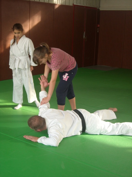 decouverte-karate-feminin-2012-8_31947587112_o.jpg